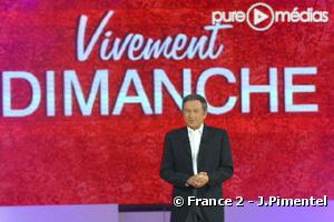 Michel Drucker présente "Vivement Dimanche"