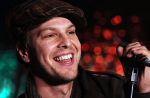 Le chanteur Gavin DeGraw hospitalisé après une agression