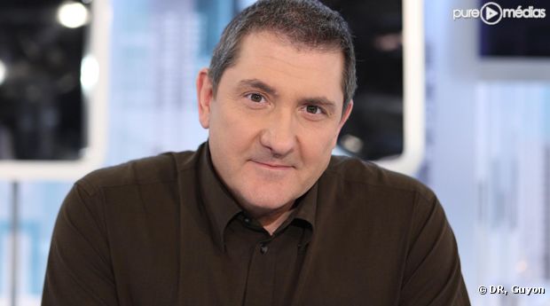 Yves Calvi, journaliste "préféré" des politiques selon un sondage TV Mag.