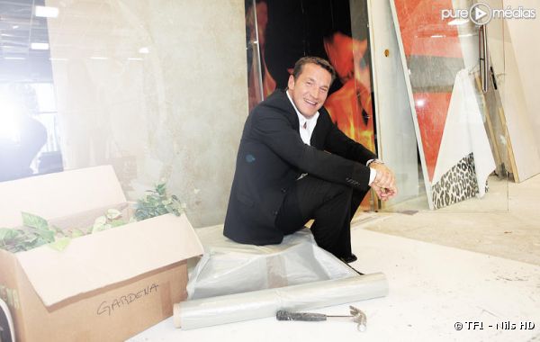 Benjamin Castaldi dans le décor de "Secret Story" sur TF1