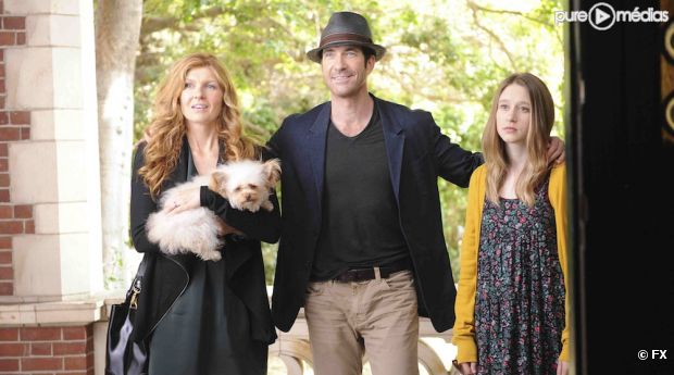 Connie Britton, Dylan McDermott et Taissa Farmiga dans "American Horror Story"