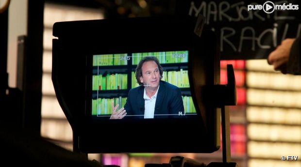 François Busnel présente "La grande librairie" sur France 5
