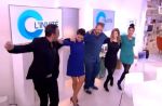 Zapping : Nikos Aliagas apprend à Alessandra Sublet à danser le sirtaki