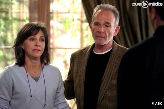 Sally Field et Ron Rifkin dans "Brothers & Sisters"