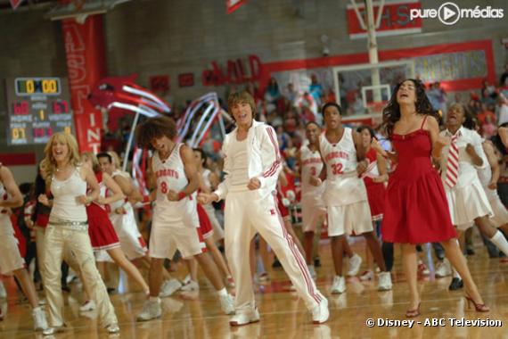 Ashley Tisdale, Corbin Bleu, Zac Efron, Chris Warren Jr. et Vanessa Hudgens dans "High School Musical"