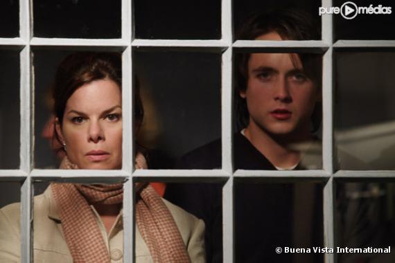 Marcia Gay Harden et Justin Chatwin dans "Invisible"