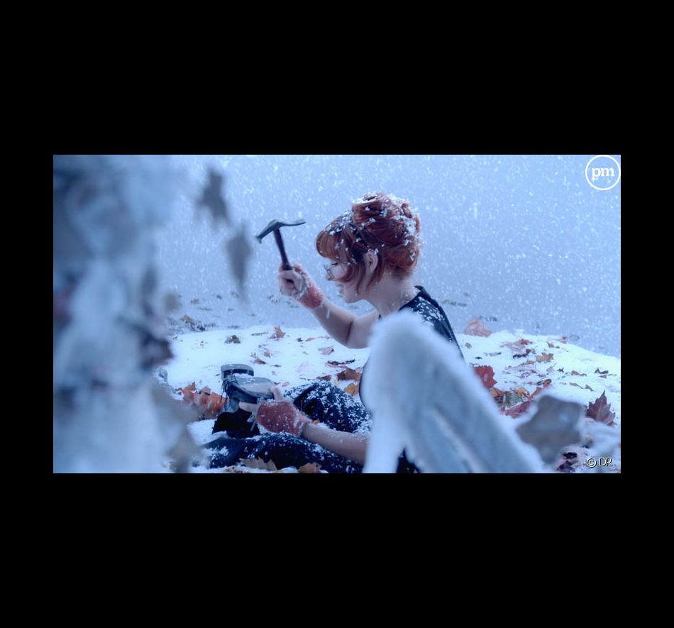 Mylène Farmer dans le clip de "Appelle Mon Numéro"