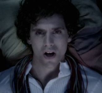 Mika dans le clip de 'Rain'
