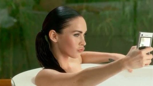 Pubs Super Bowl : Megan Fox se déshabille pour Motorola