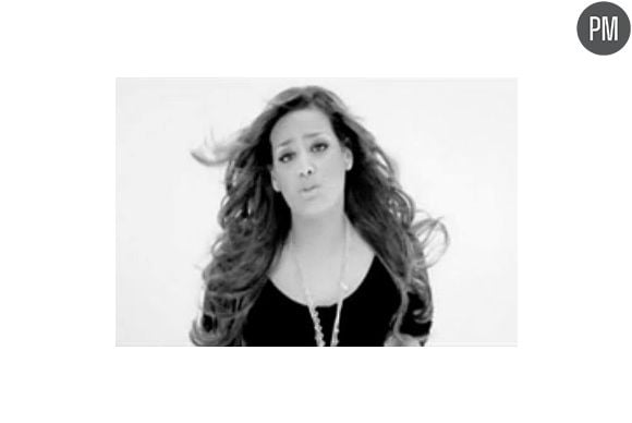 Amel Bent dans le clip de "Le mal de toi"