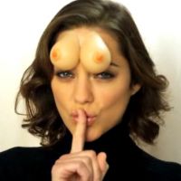 Vidéobuzz : Marion Cotillard a les seins... sur le visage !