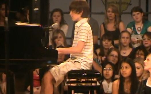 Vidéobuzz : Justin Bieber + GaGa = Greyson Chance