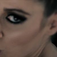 Clip : Julie Zenatti se transforme en "Geisha"