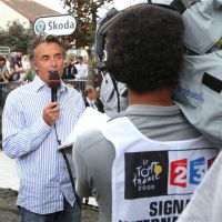 Zapping : Gérard Holtz jeté à l'eau en direct