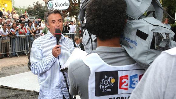 Zapping : Gérard Holtz jeté à l'eau en direct
