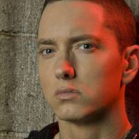 Charts UK : Eminem détrône Kylie Minogue