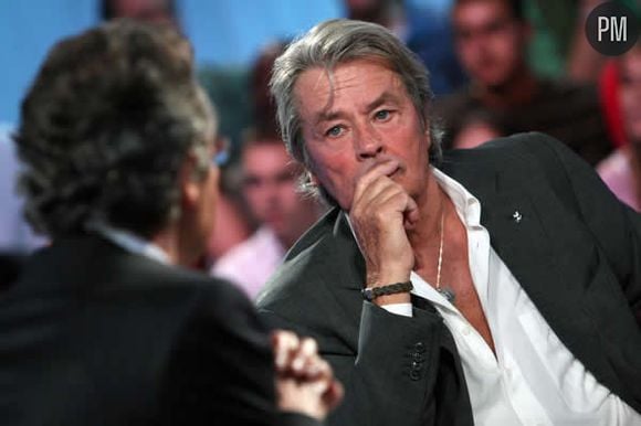 Alain Delon sur le plateau du "Grand journal de Canal+".