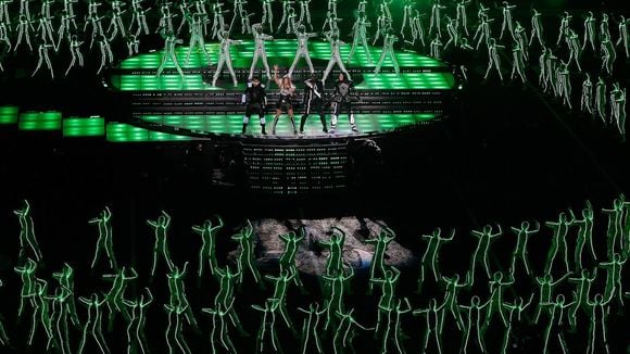 Les Black Eyed Peas enflamment le Super Bowl avec un medley spectaculaire