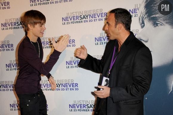 Justin Bieber et Nikos Aliagas lors de l'avant-première de 