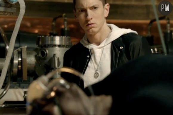 Eminem face à Dr Dre dans le clip "I Need a Doctor"