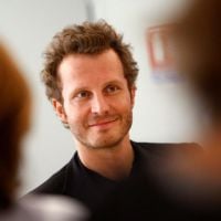 Sinclair revient à la musique avec le single "Ca tourne dans ma tête"