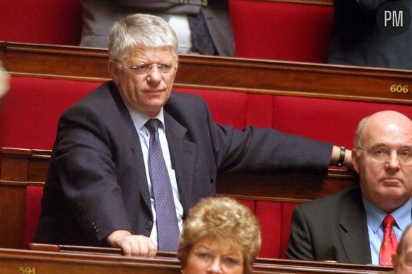 Après l'interruption de séance indécente de Maxime Gremetz à l'Assemblée hier, Accoyer annonce vouloir porter plainte. Gremetz s'était manifesté pour un problème... de voiture mal garée.