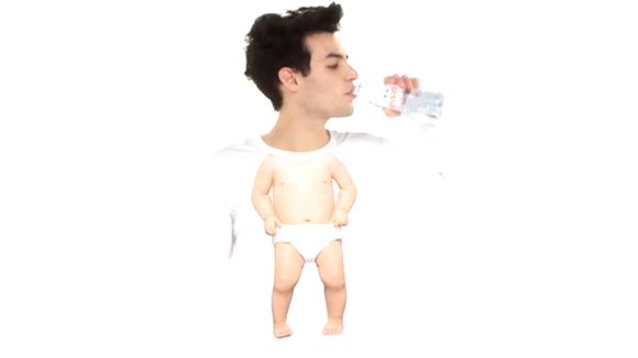 Pub : Evian laisse (presque) tomber ses bébés