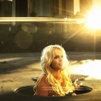 Britney Spears invite Kesha et Nicki Minaj sur un remix de "Till the World Ends"