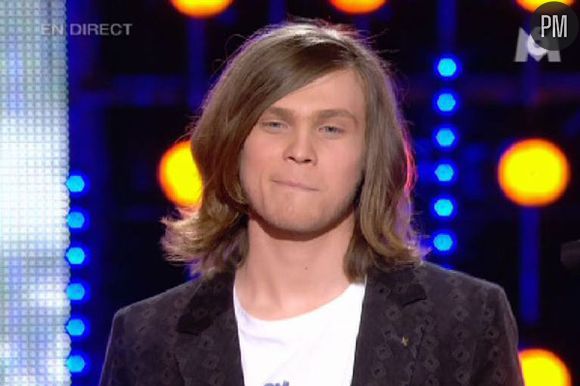 Thomas, candidat à Nouvelle Star 2008, lors du prime du 9 avril 2008.