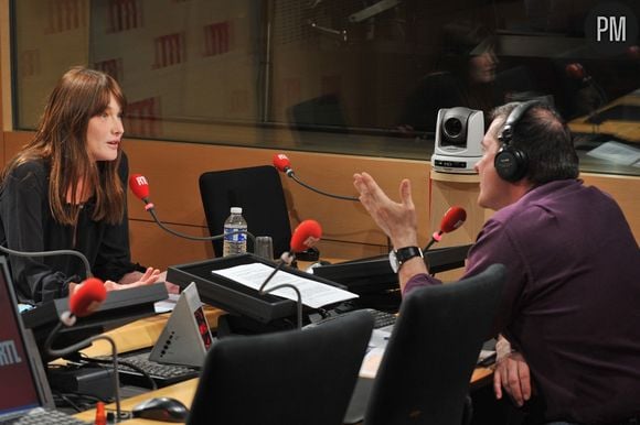 Carla Bruni-Sarkozy interrogée par Yves Calvi.