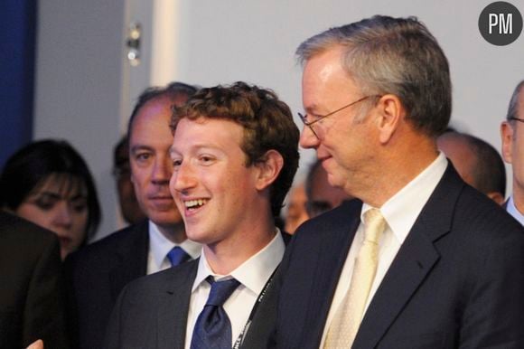 Mark Zuckerberg (Facebook) et Eric Schmidt (Google) lors de l'e-G8 à Paris, mai 2011