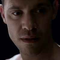 Clip : Will Young s'essaie au trapèze (et à la dance) dans "Jealousy"