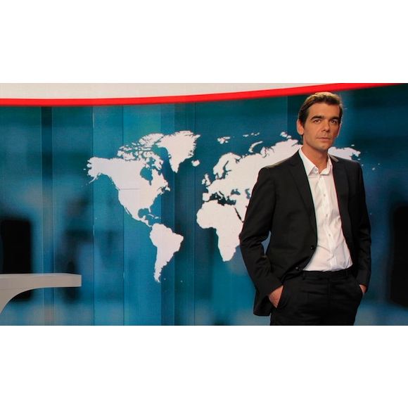 Xavier de Moulins est aux commandes du JT de M6