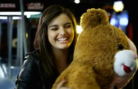 Rebecca Black dans le clip de "Person Of Interest"