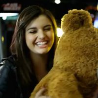 Clip : Rebecca Black tombe amoureuse dans "Person Of Interest"