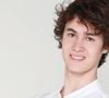 Désigné gagnant du "Dîner presque parfait - la meilleure équipe de France", Ruben Sarfati est le seul candidat amateur de cette troisième saison de "Top Chef". Le jeune homme de 18 ans avait particulièrement impressionné Jean-François Piège et Cyril Lignac lors de ses premiers pas sur M6 mais il va avoir fort à faire pour tenir la distance face aux 13 professionnels qu'il affrontera dans "Top Chef" 2012.