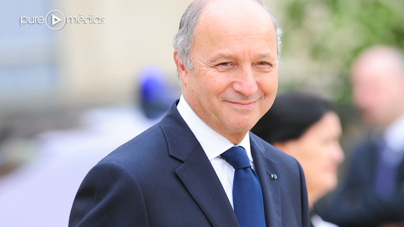 Laurent Fabius appelle Europe 1 en direct pour corriger une information