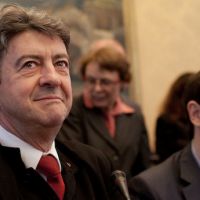 Jean-Luc Mélenchon accuse Le Parisien et L'Express d'être "proches du Front National"