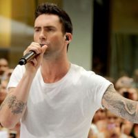 Charts UK : Maroon 5 passe devant Chris Brown, Adele réintègre le top 10