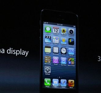 Le nouvel iPhone 5 présenté par Tim Cook, le 12 septembre...