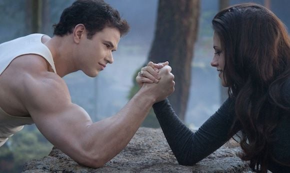 Kellan Lutz et Kristen Stewart dans "Twilight - Chapitre 5 : Révélation 2e partie"