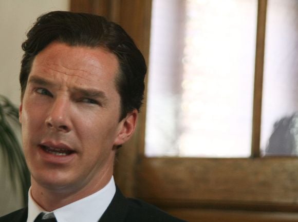 Pour interpréter Julian Assange, Benedict Cumberbatch troquera la pipe et la canne de "Sherlock" contre des câbles diplomatiques secrets.