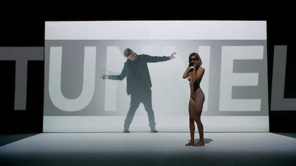 Clip : Justin Timberlake s'entoure de femmes nues dans "Tunnel Vision"