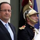 François Hollande devant le palais de l'Elysée