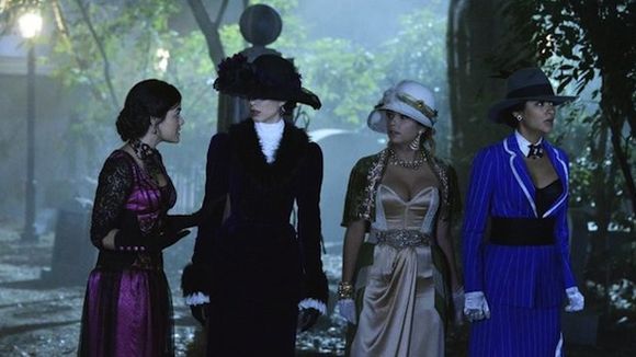 Audiences US : "Pretty Little Liars" booste son spin-off, "Ravenswood"