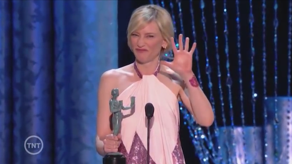 Cate Blanchett agacée d'être coupée aux SAG Awards