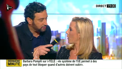 Cyril Hanouna envahit le plateau de Laurence Ferrari.