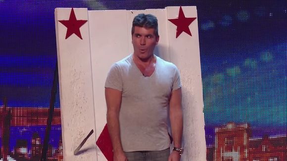 "Britain's Got Talent" : Simon Cowell cobaye d'un lanceur de couteaux de 11 ans