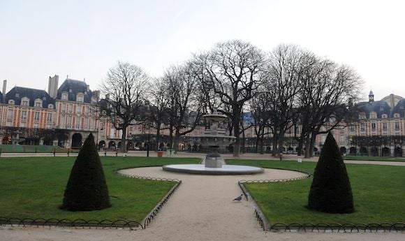 La Place des Vosges est l'une des plus belles places de Paris.