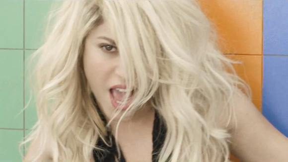 Clip : Shakira au Portugal pour "Dare (La La La)"